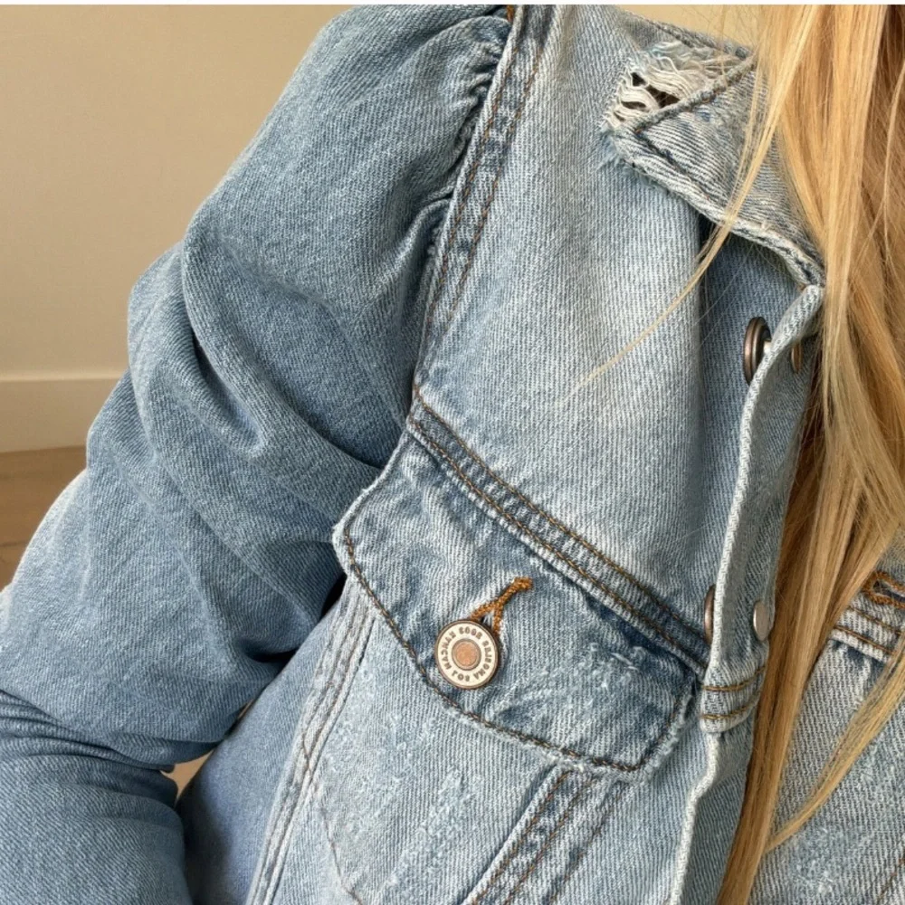 NWT cropped lightweight denim jacket - Picture 3 of 8